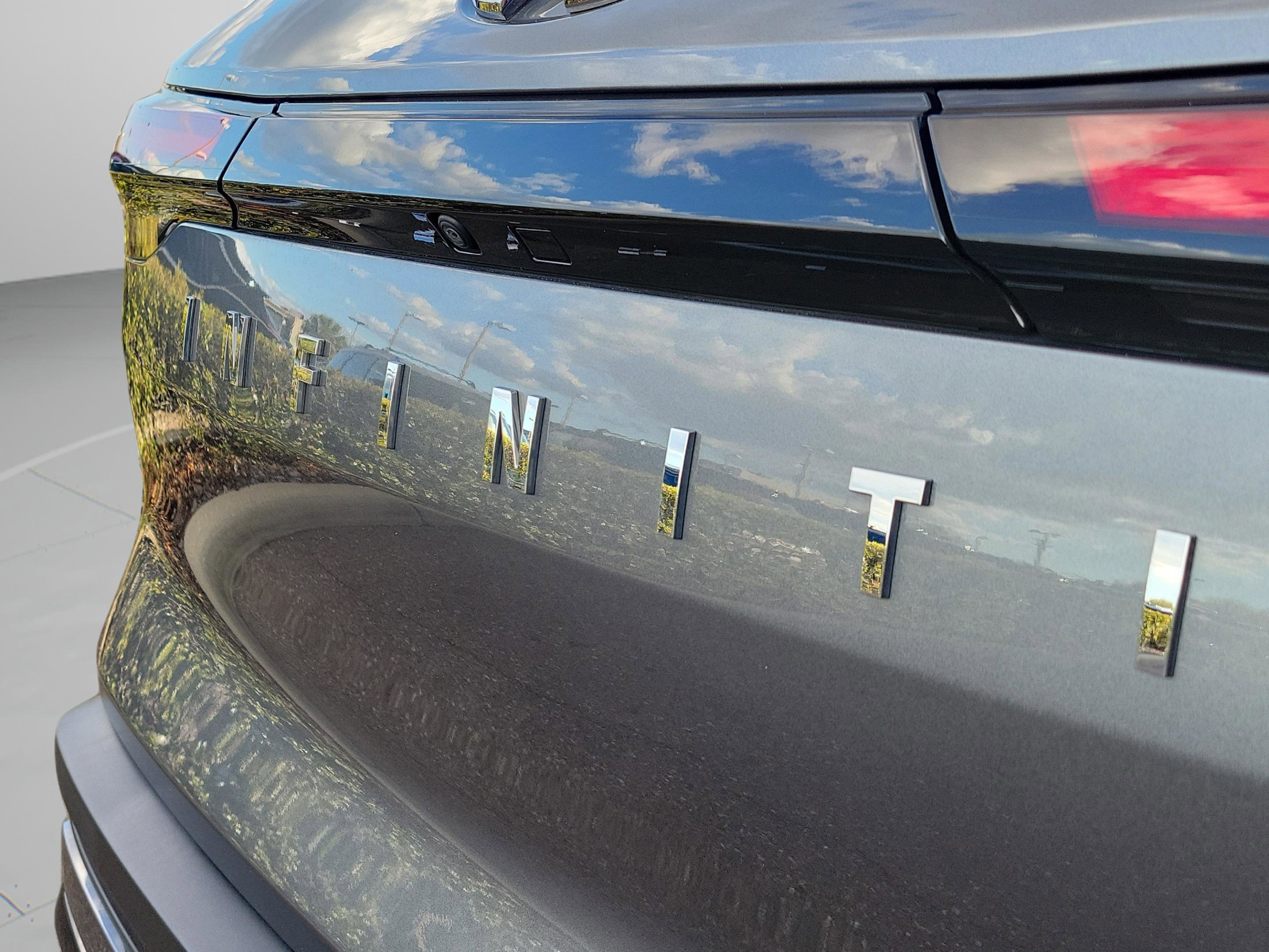 Certified 2025 INFINITI QX60 Pure image 8