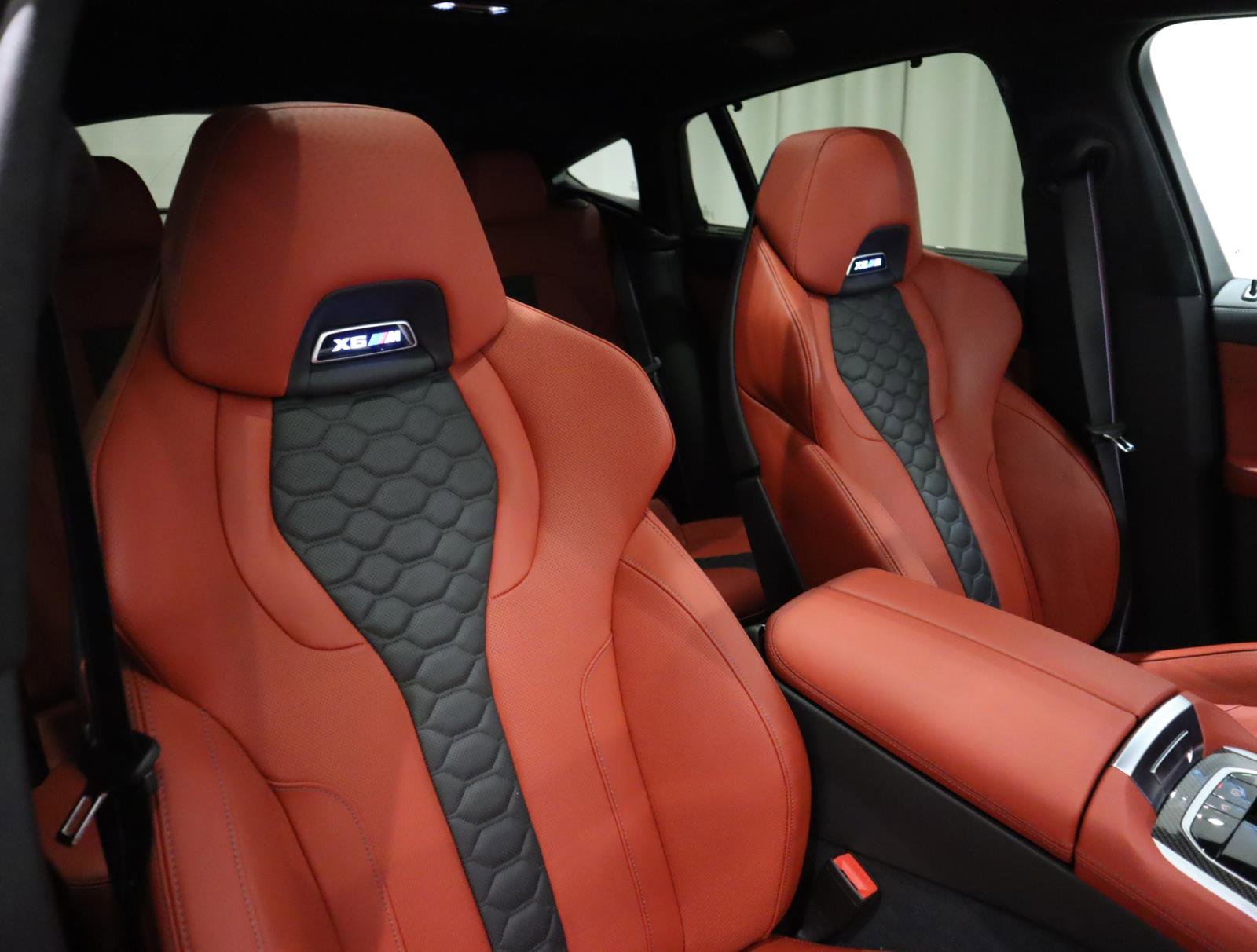 Used 2025 BMW X6 M Competition w/ Executive Package image 17