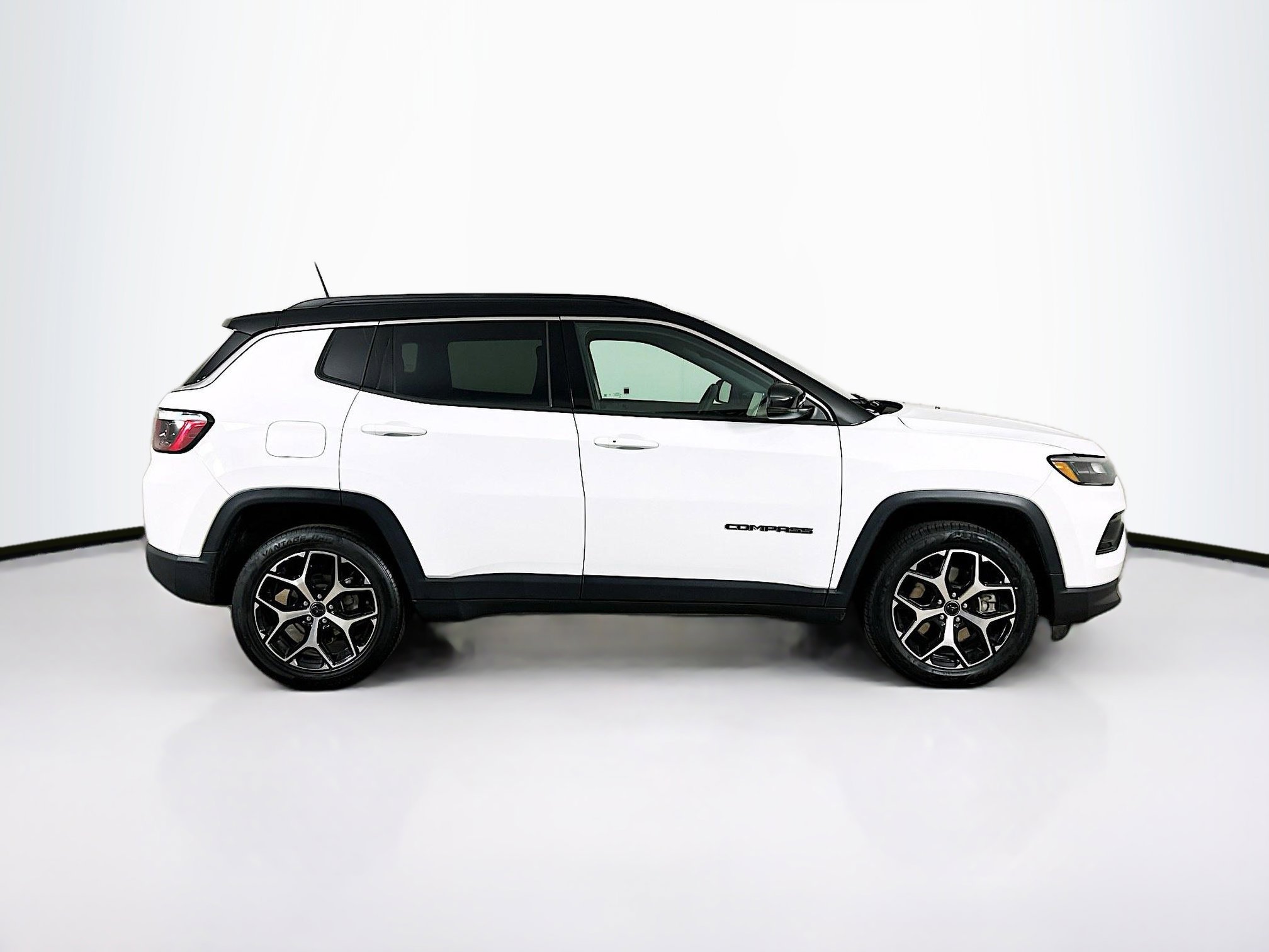 Used 2025 Jeep Compass Limited image 10