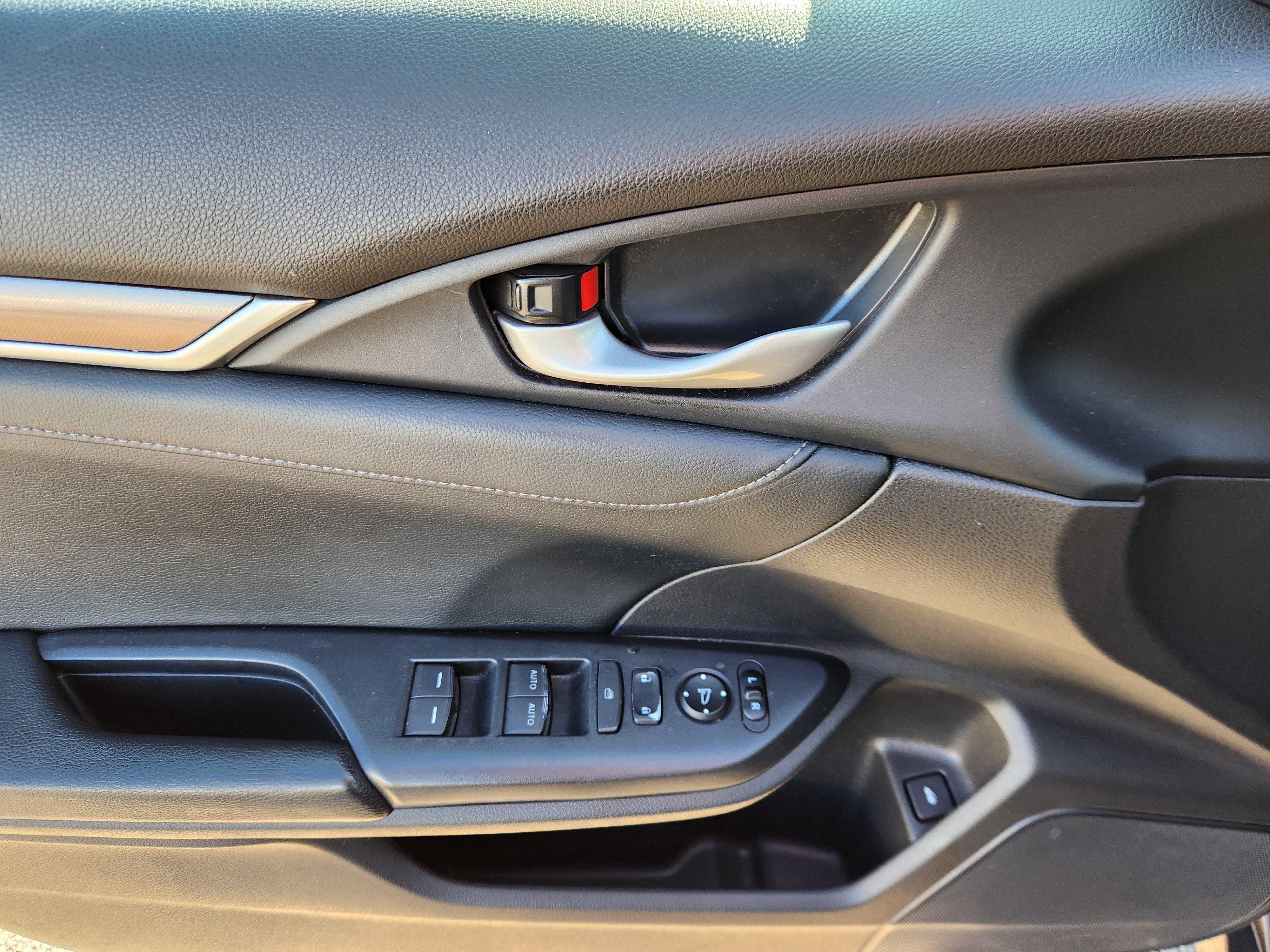 Used 2020 Honda Civic Touring image 18