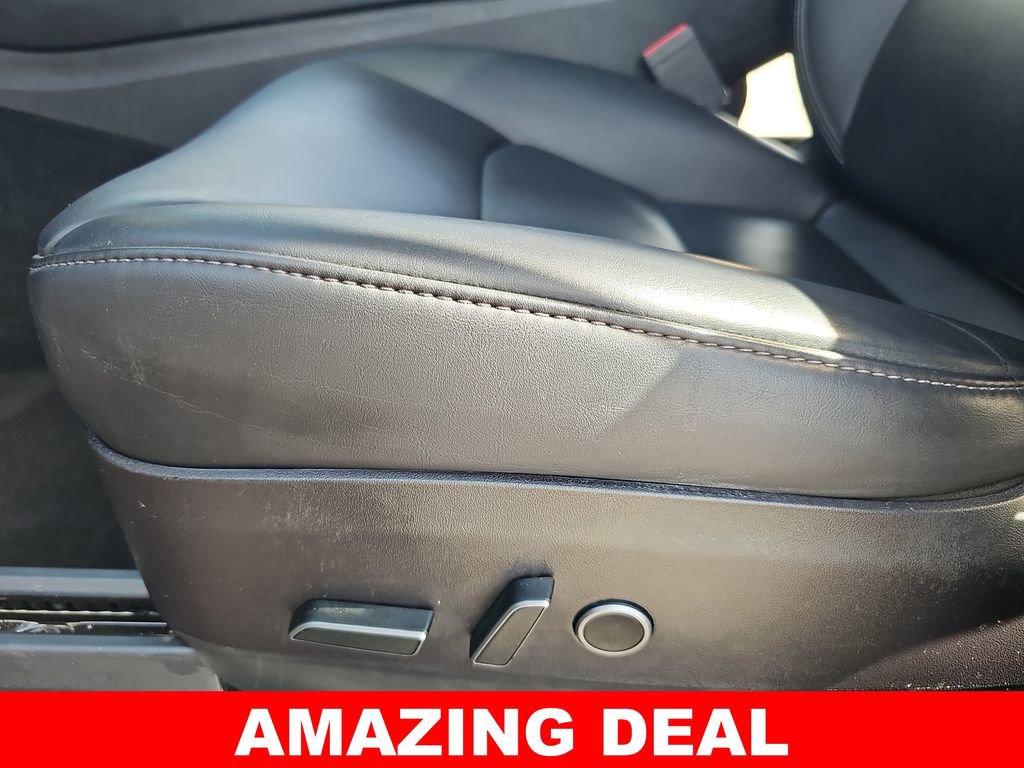 Used 2022 Tesla Model Y Long Range image 32