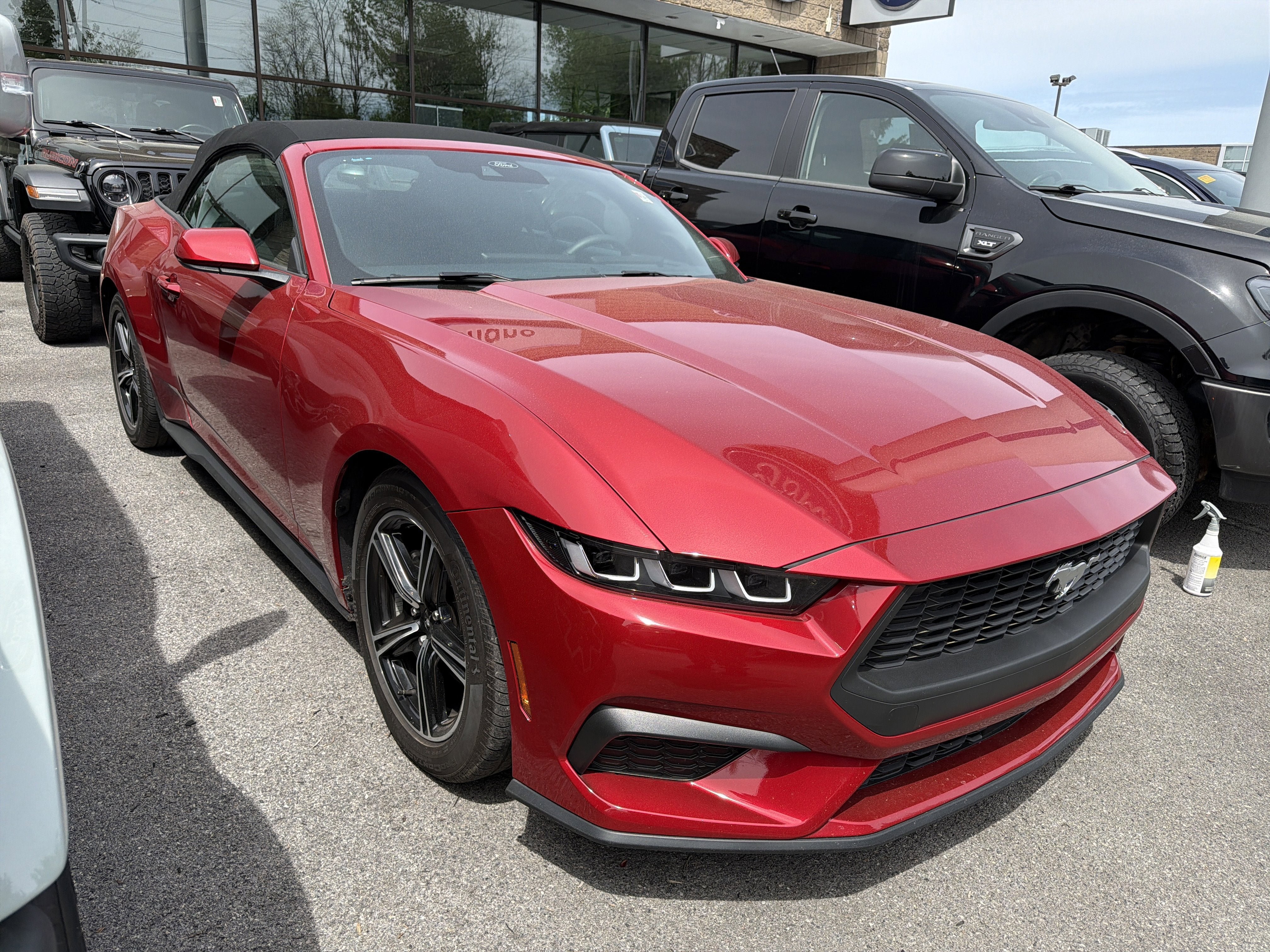 Used 2024 Ford Mustang Convertible RWD image 8