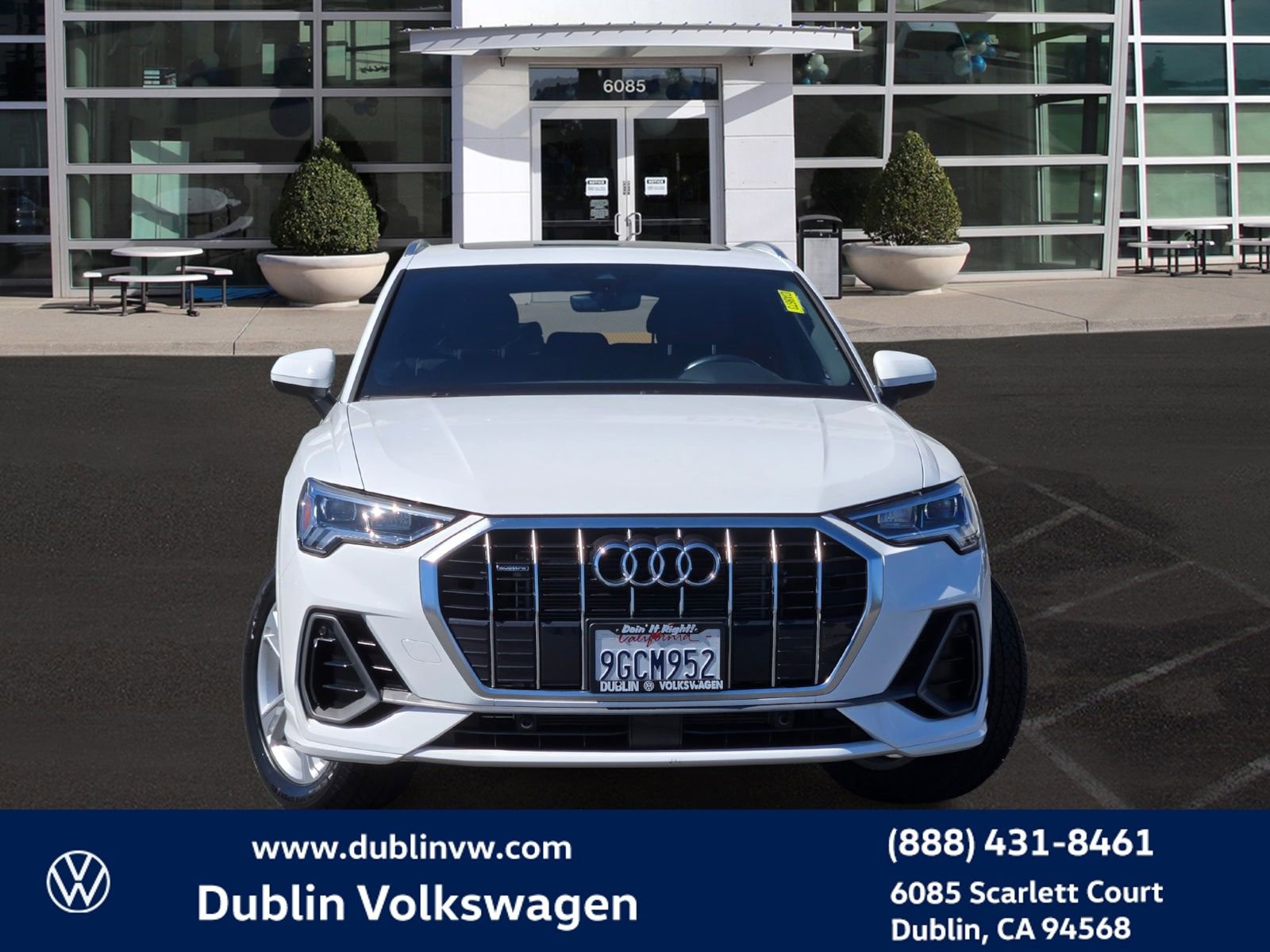 Used 2023 Audi Q3 2.0T Premium w/ 19" Wheel Package image 2