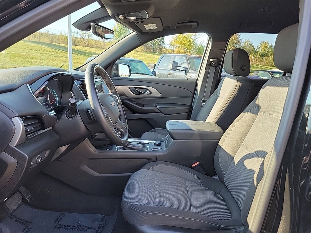 Used 2023 Chevrolet Traverse LT image 16