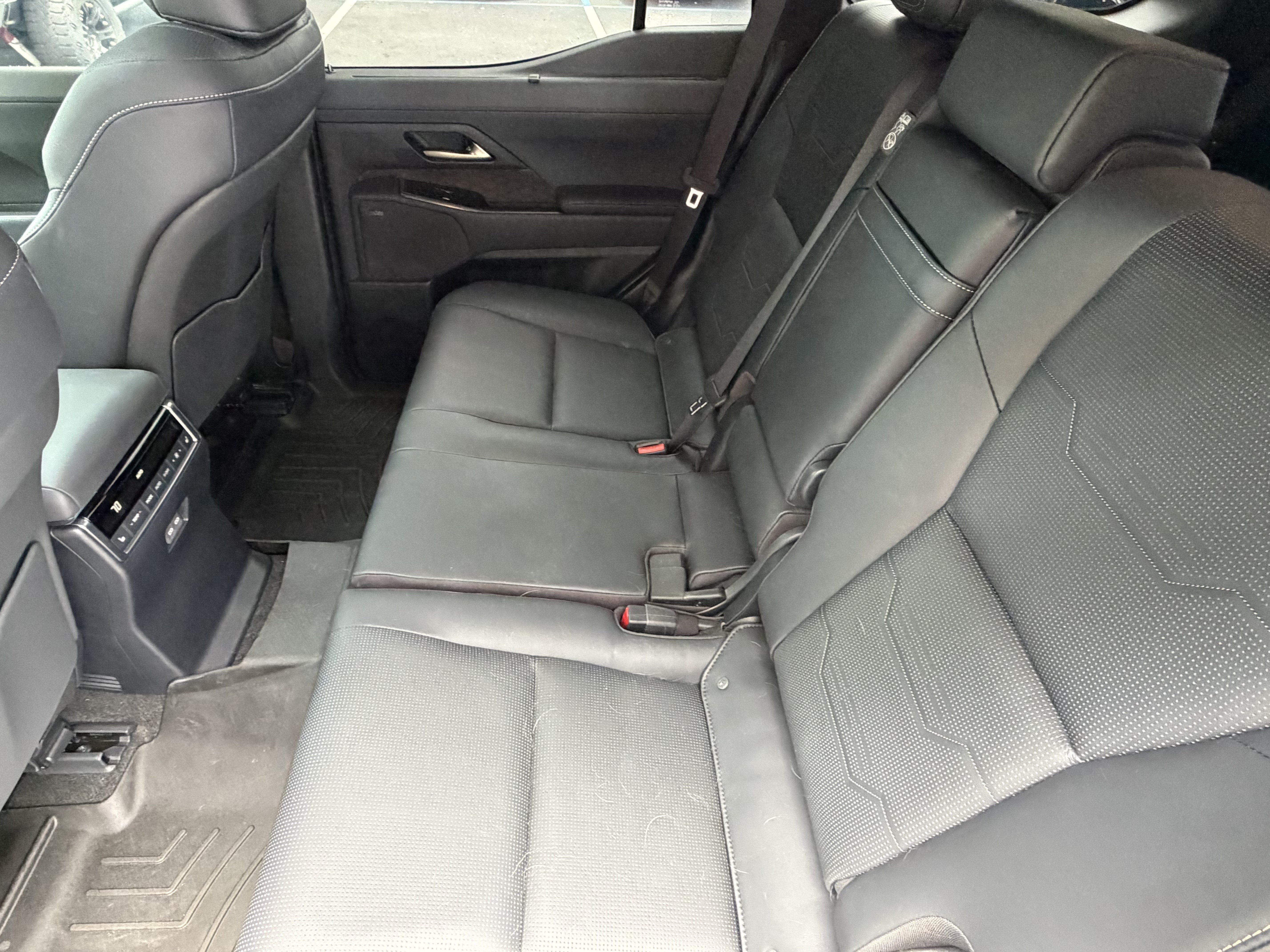 Used 2026 Lexus GX 550 w/ Accessory Package (2T) AWD/4WD image 31