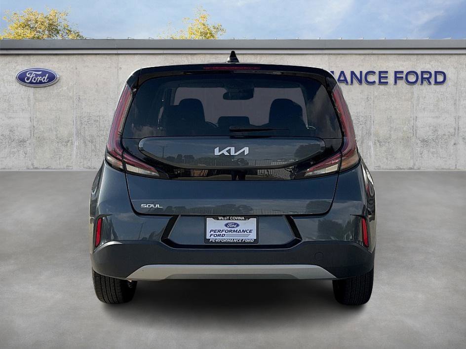 Used 2023 Kia Soul LX w/ LX Technology Package image 6