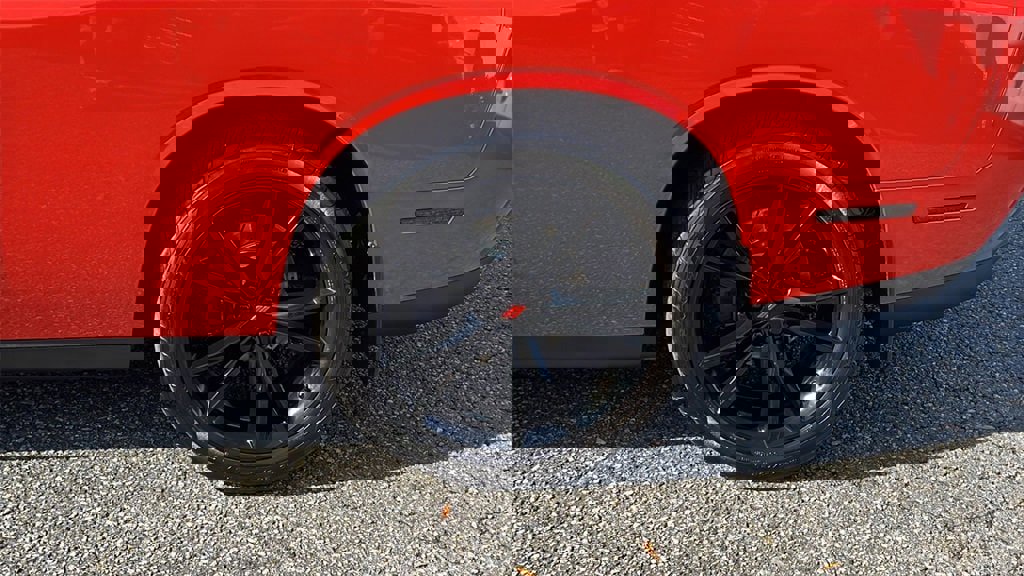 Used 2018 Dodge Challenger SXT w/ Blacktop Package image 9