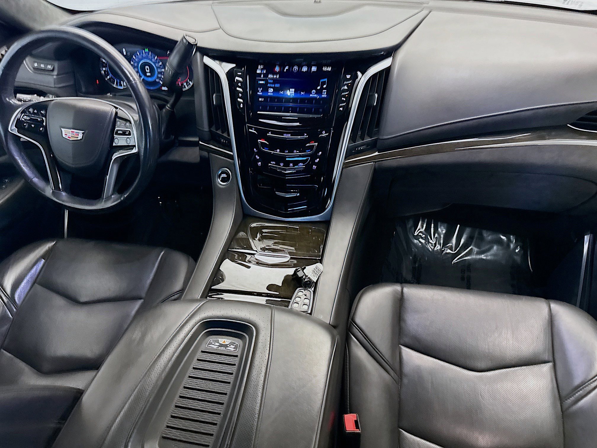 Used 2020 Cadillac Escalade Platinum image 12