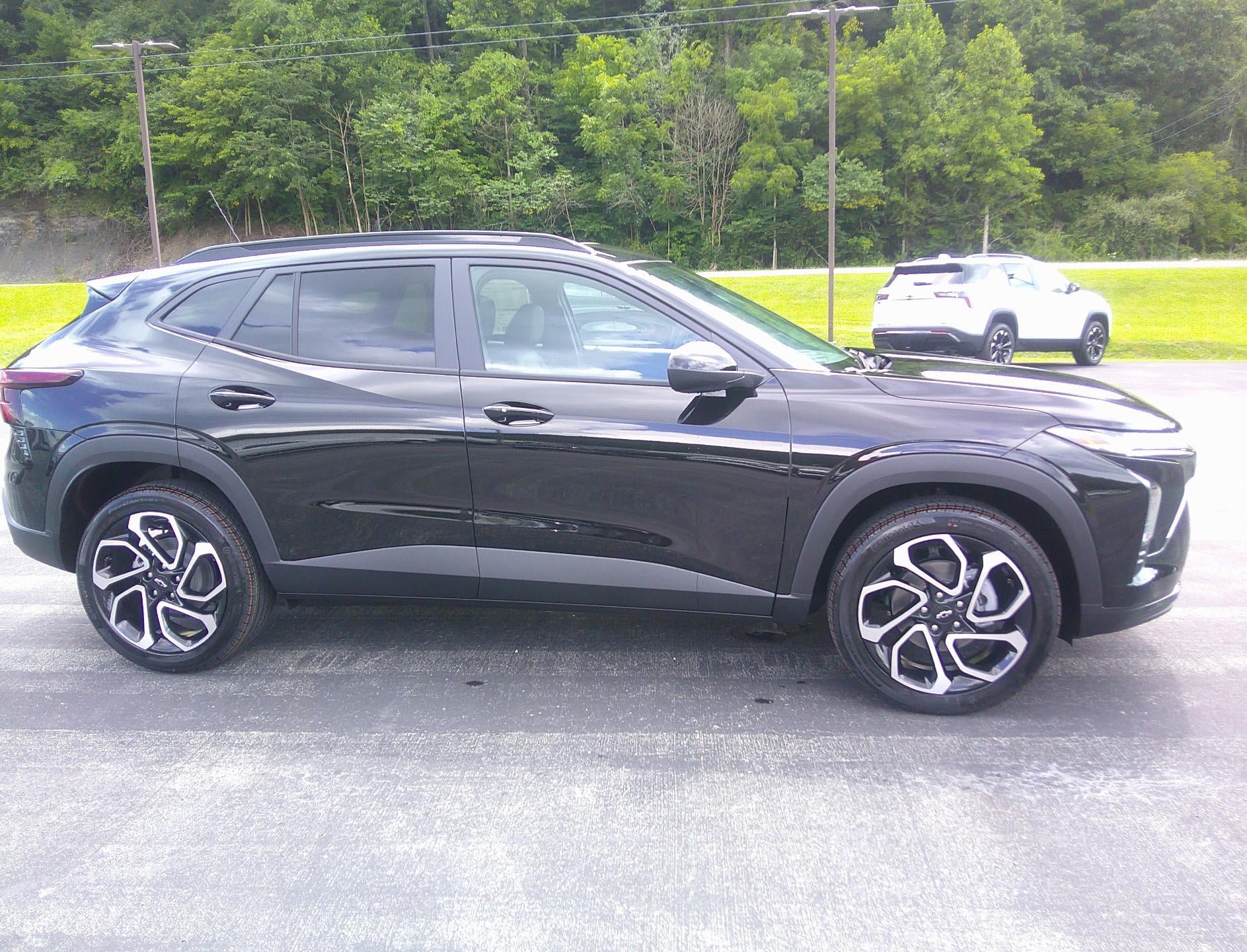 New 2026 Chevrolet Trax RS w/ Sunroof Package FWD image 5