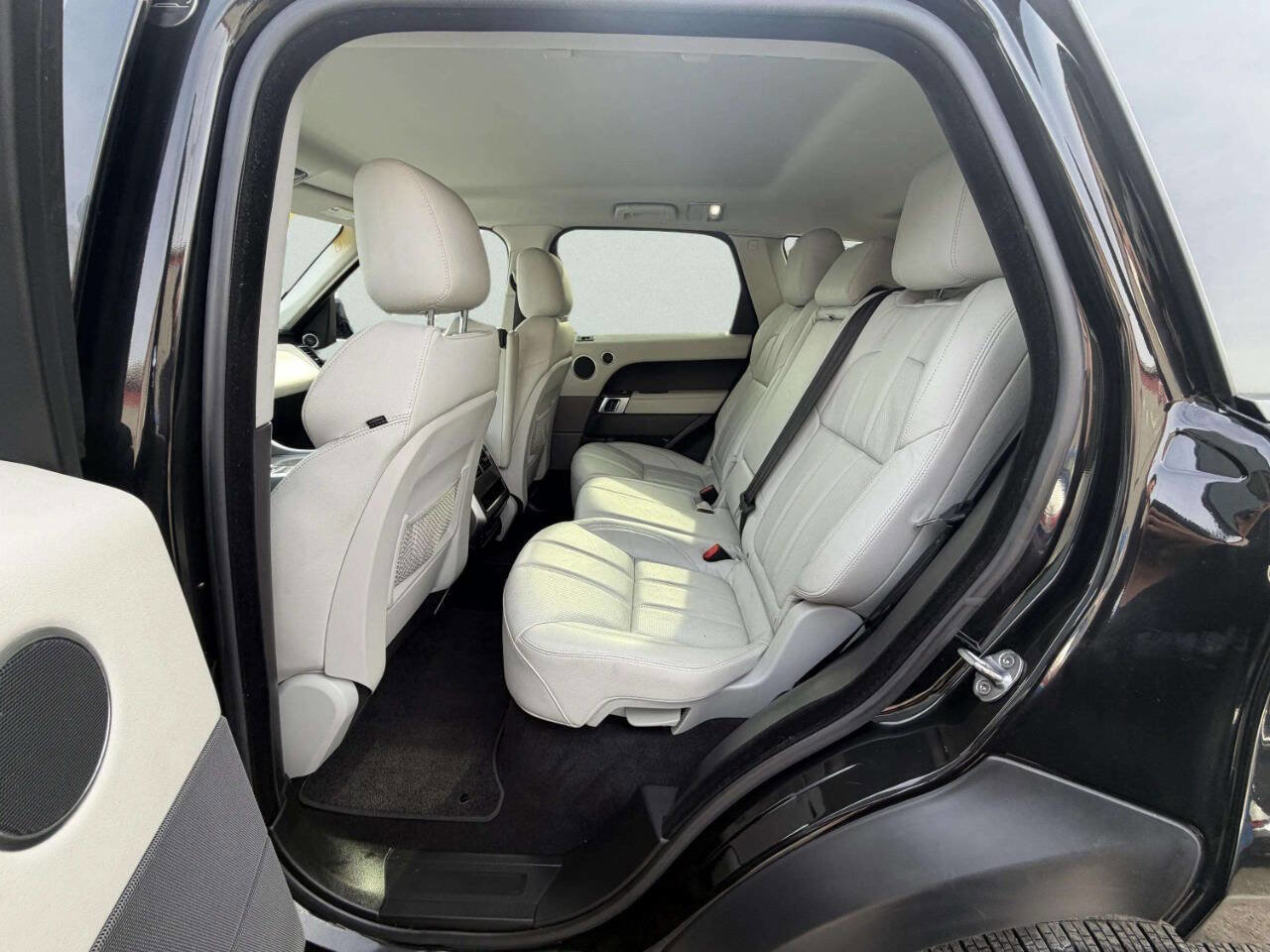 Used 2016 Land Rover Range Rover Sport SE AWD/4WD image 26