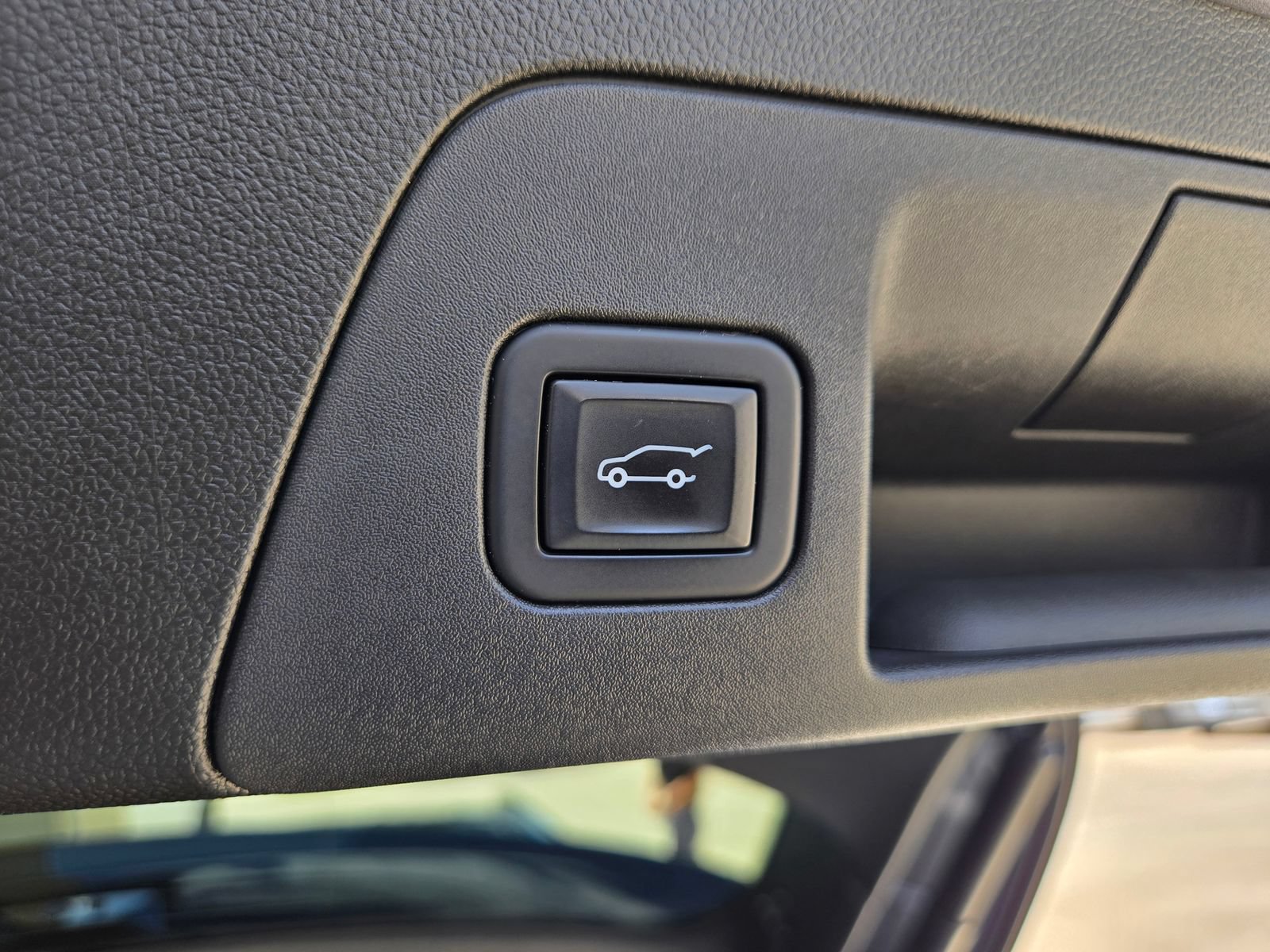 Used 2022 Buick Envision Essence w/ Technology Package II FWD image 28