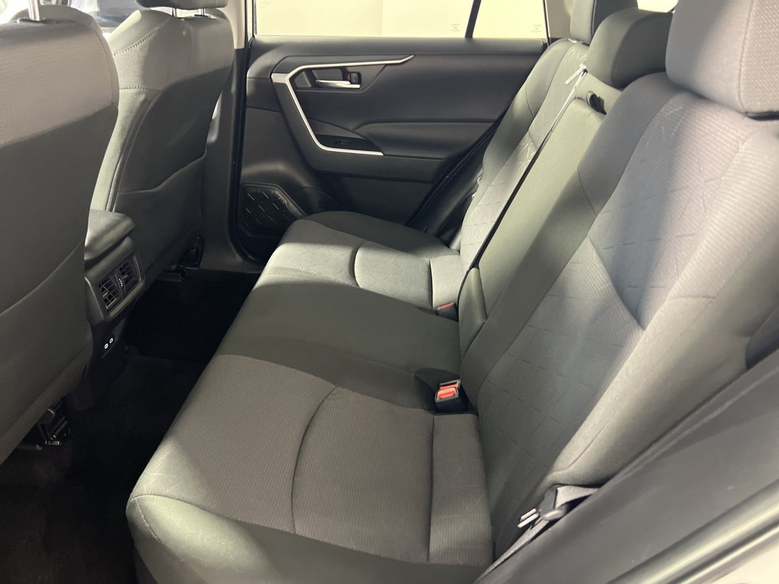 Used 2025 Toyota RAV4 XLE AWD/4WD image 25