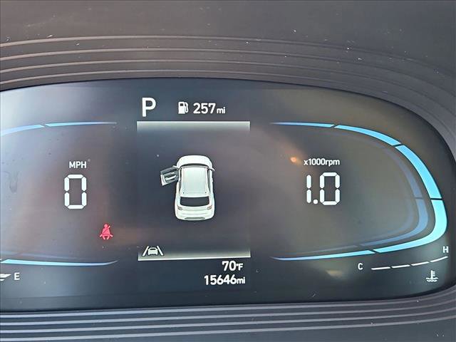 Certified 2025 Hyundai Venue SEL image 14