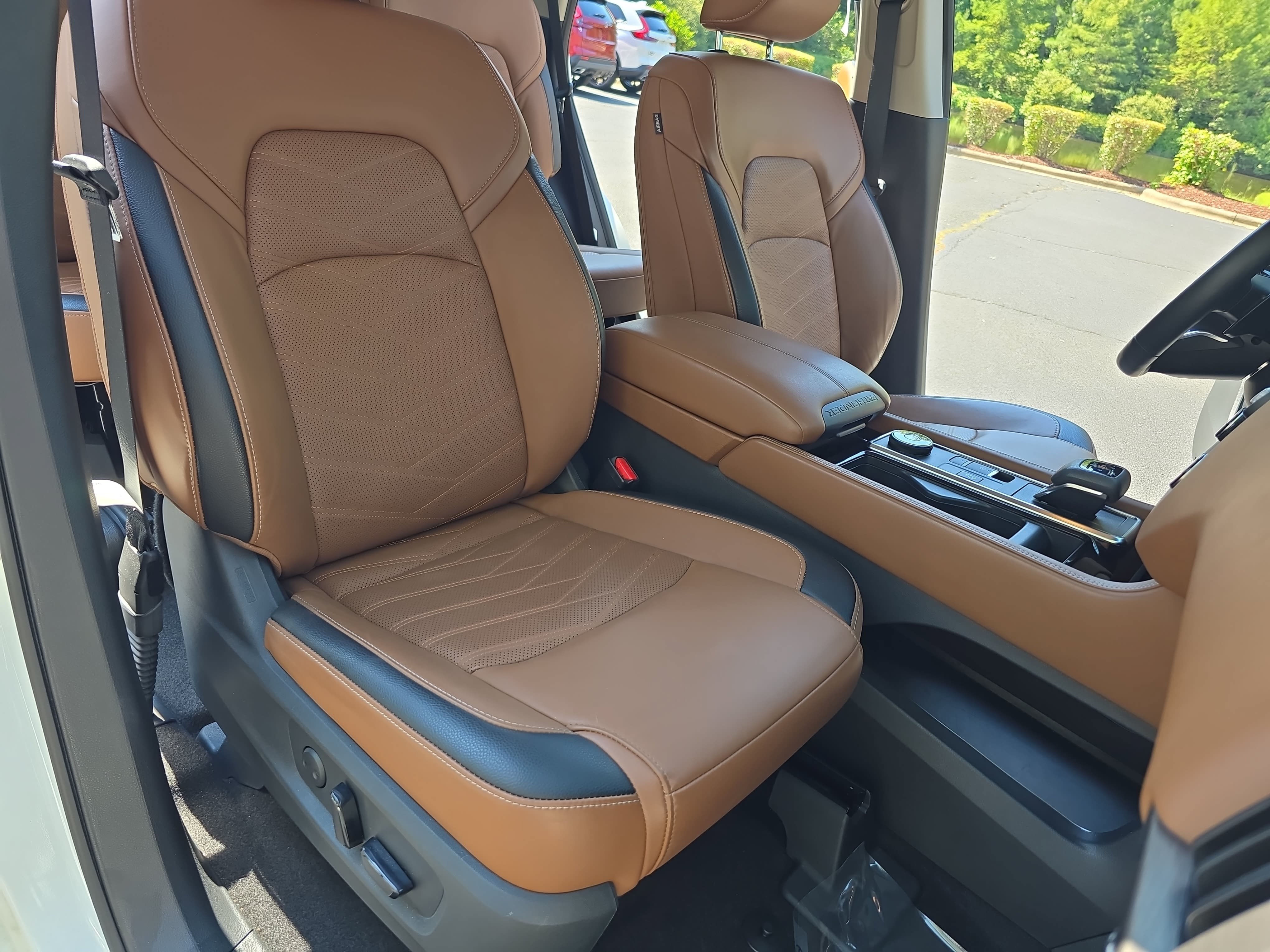 Certified 2023 Nissan Pathfinder Platinum AWD/4WD image 10