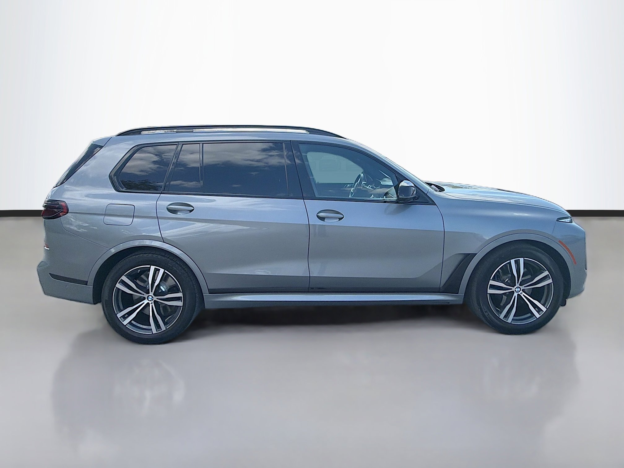 Used 2023 BMW X7 M60i w/ Executive Package image 6