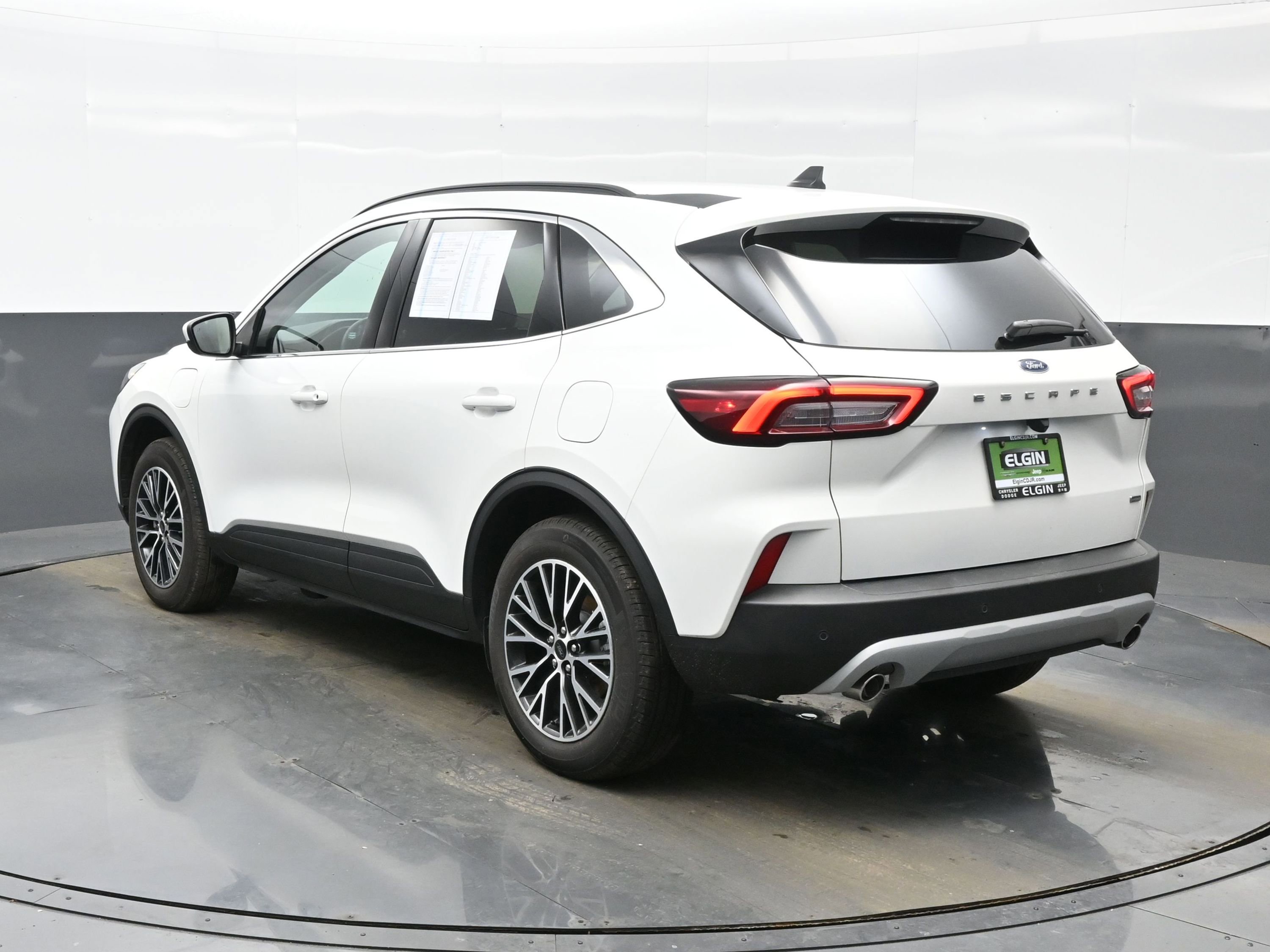 Used 2025 Ford Escape SE image 4