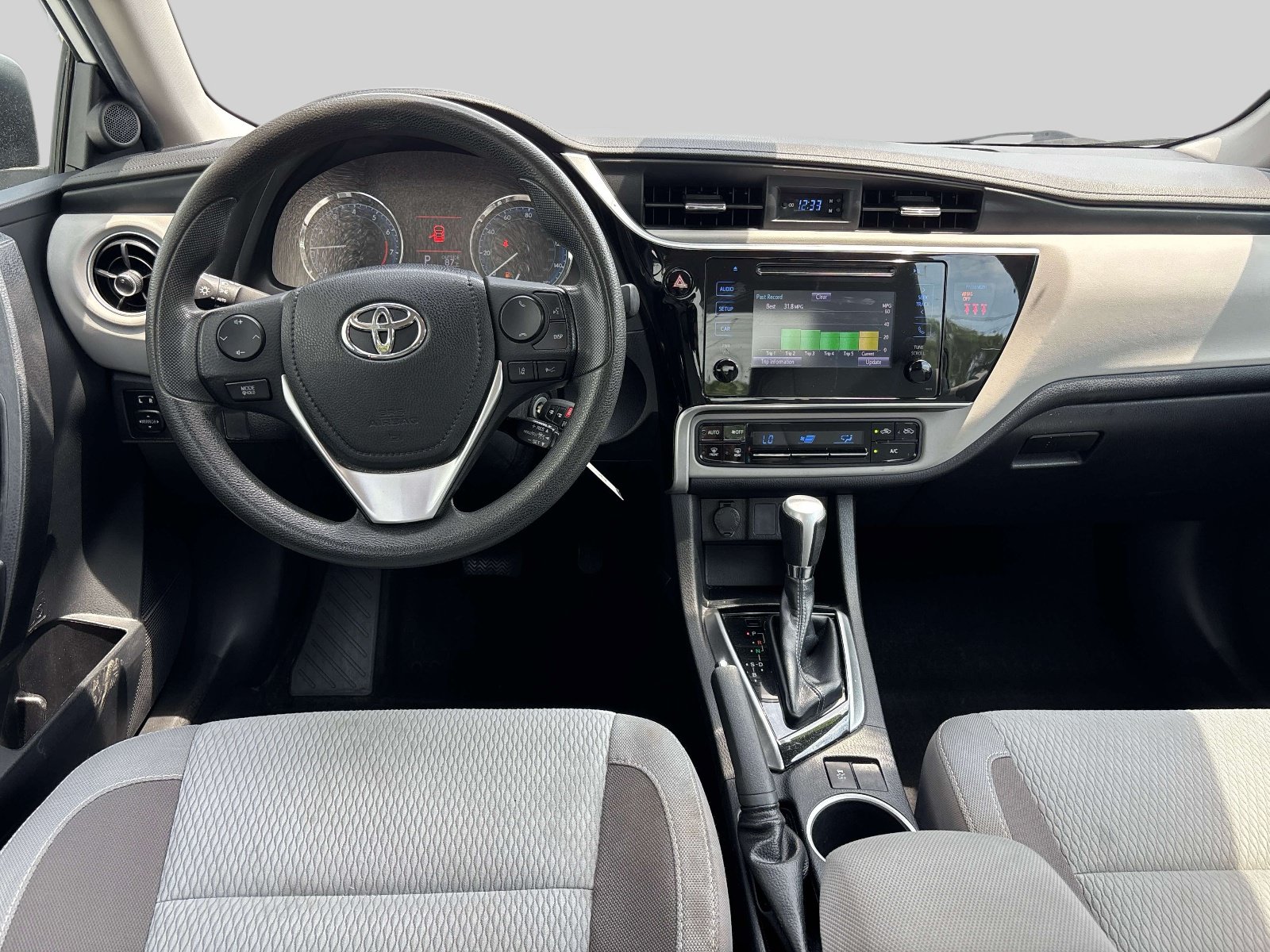 Used 2018 Toyota Corolla LE FWD image 8