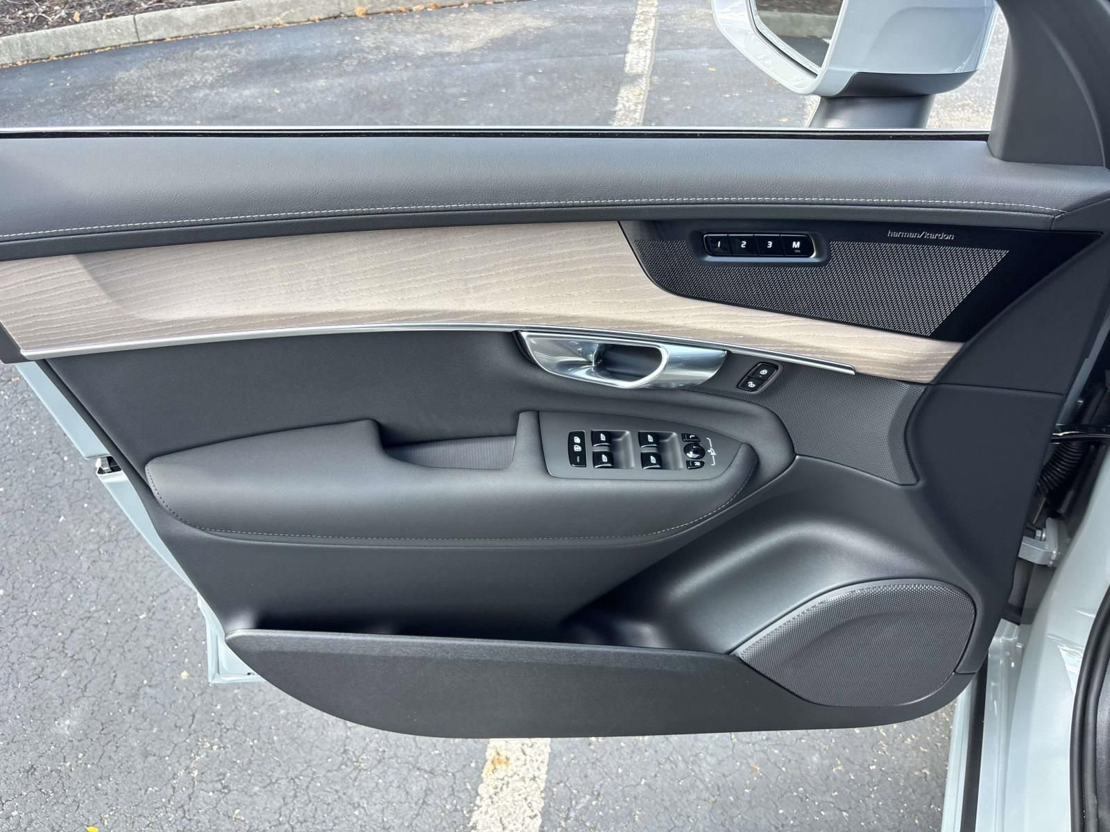 New 2026 Volvo XC90 B6 Plus w/ Protection Package Premier image 11