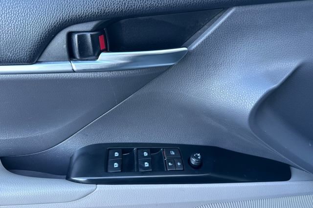 Used 2018 Toyota Camry LE image 12