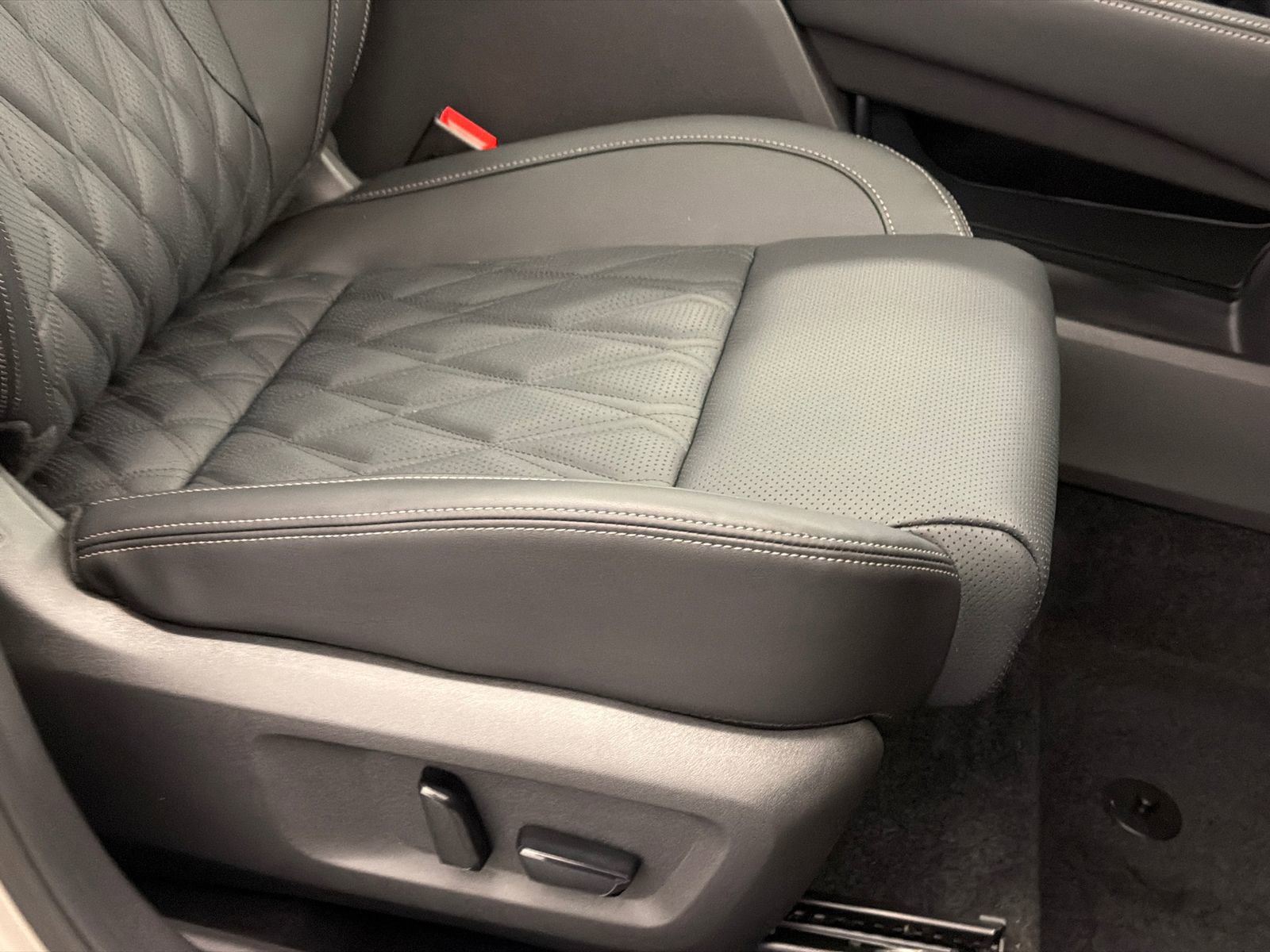 Used 2026 Nissan Rogue Platinum w/ Platinum Premium Package image 12