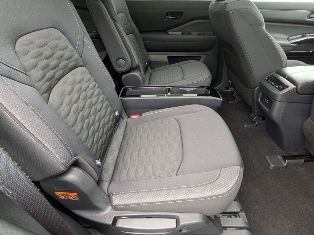 Used 2025 Nissan Pathfinder SV w/ SV Premium Package FWD image 23