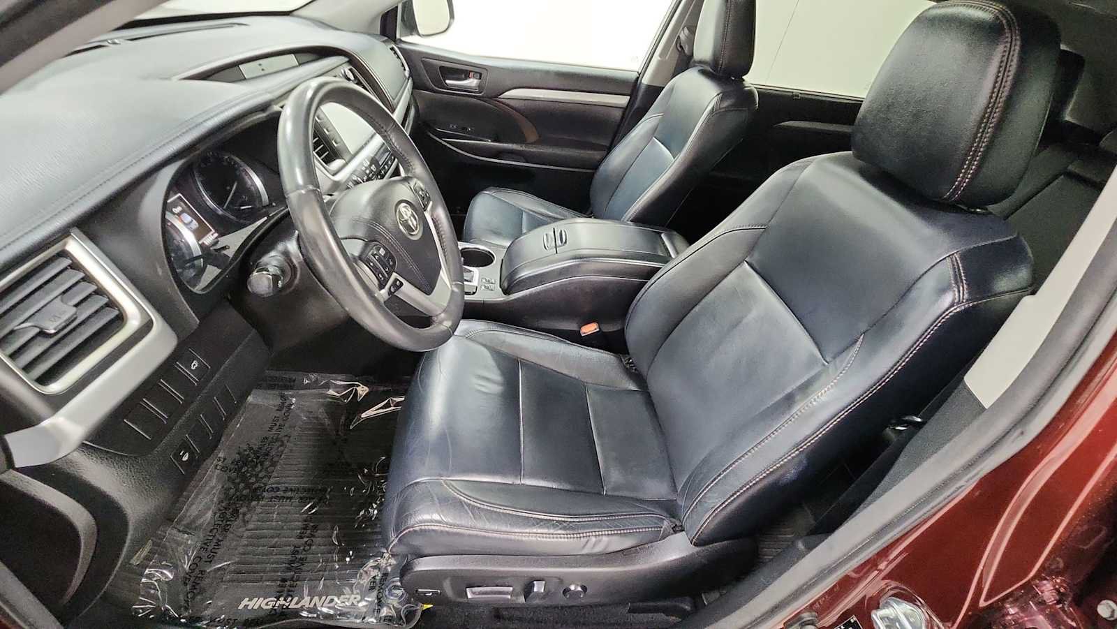 Used 2016 Toyota Highlander XLE AWD/4WD image 13