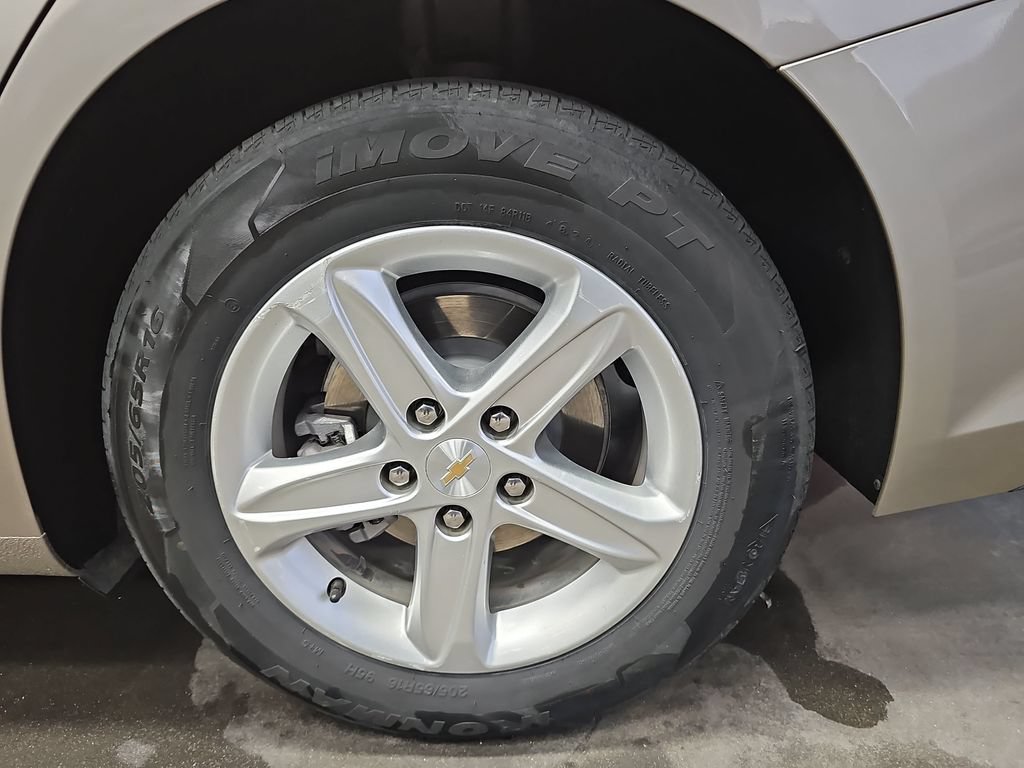 Used 2024 Chevrolet Malibu LS FWD image 32