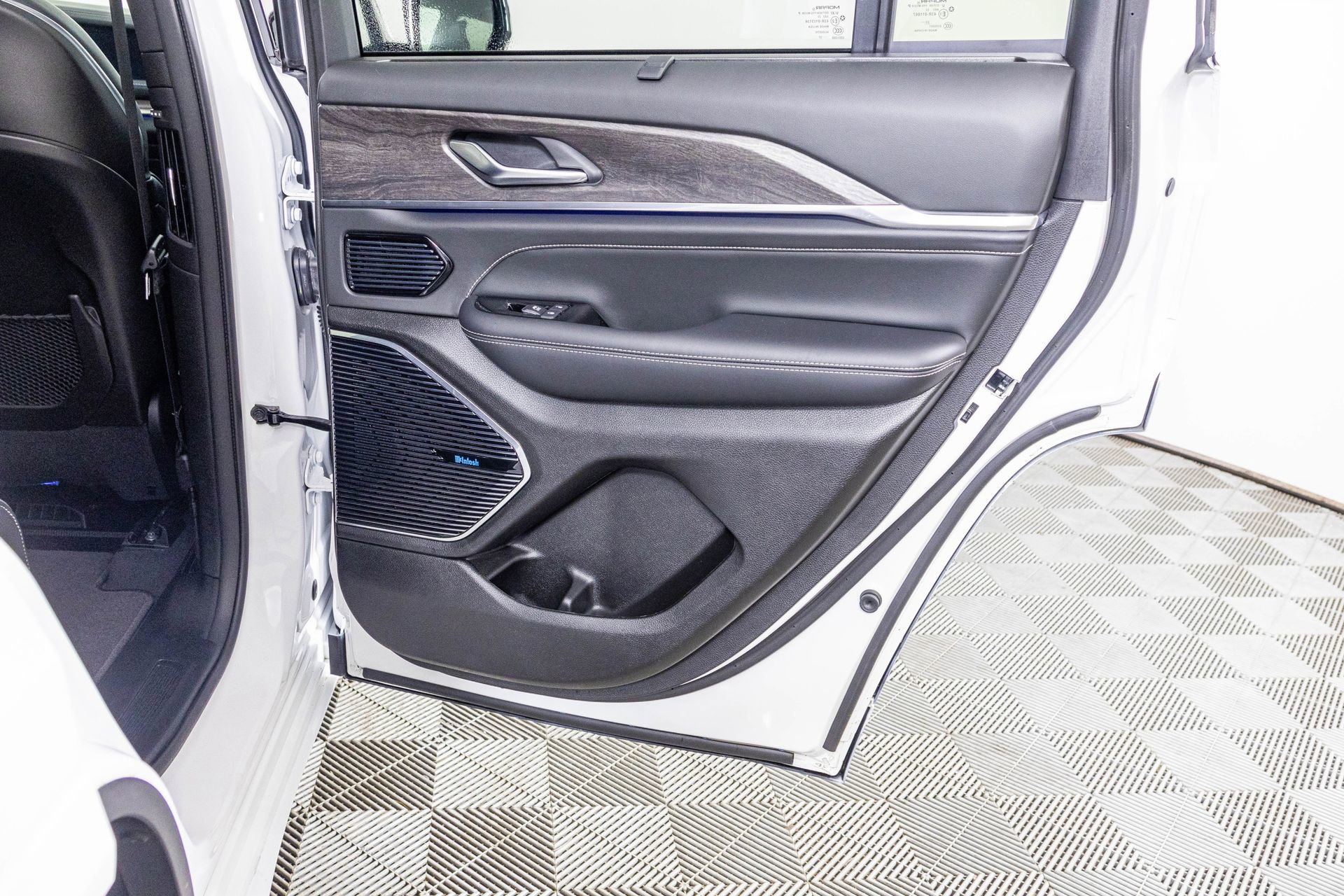 Used 2023 Jeep Grand Cherokee Overland w/ Adv Protech Group III image 40