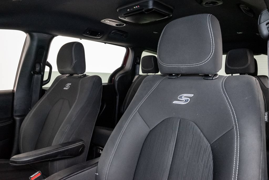 Used 2019 Chrysler Pacifica Touring Plus w/ S Appearance Package FWD image 11
