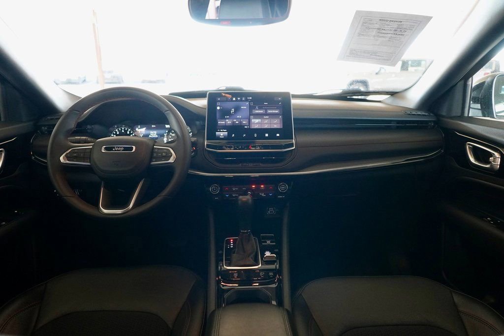 Used 2024 Jeep Compass Trailhawk image 9