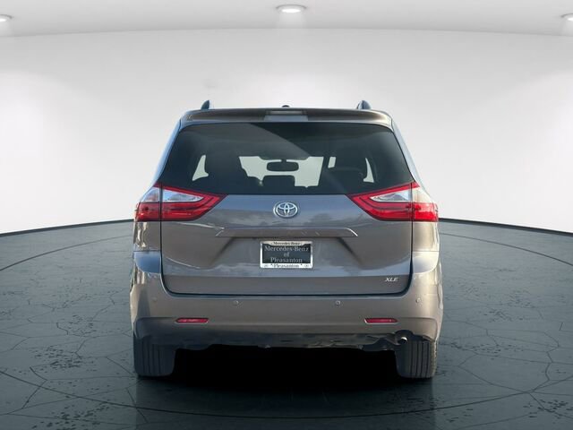 Used 2016 Toyota Sienna XLE 4D Passenger Van image 6