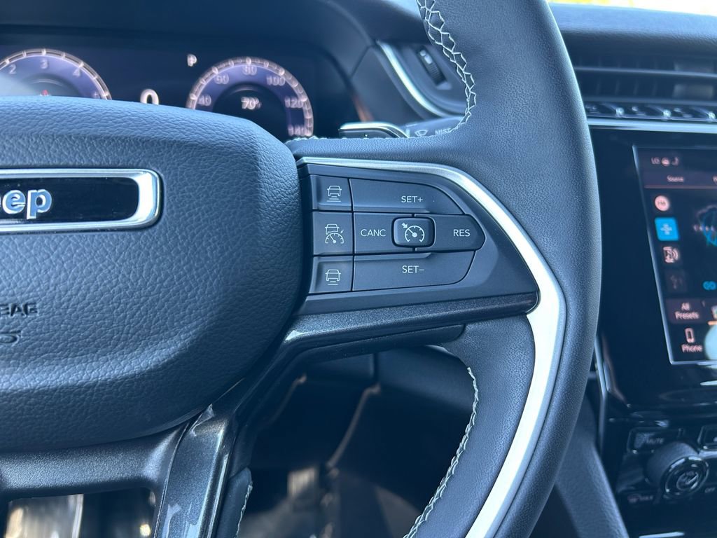 Used 2023 Jeep Grand Cherokee Altitude AWD/4WD image 17