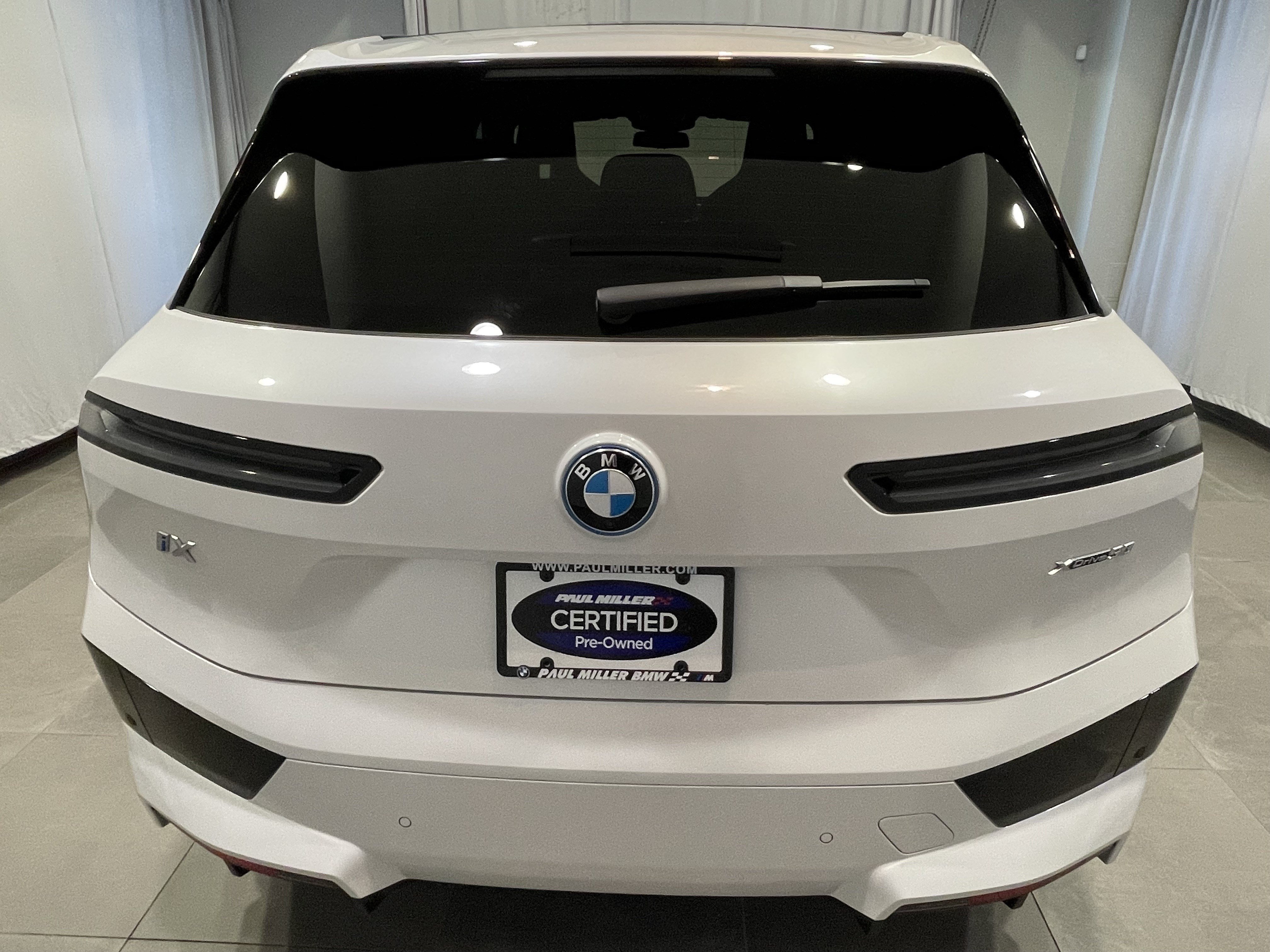 Used 2024 BMW iX xDrive50 w/ Sport Package AWD/4WD image 5