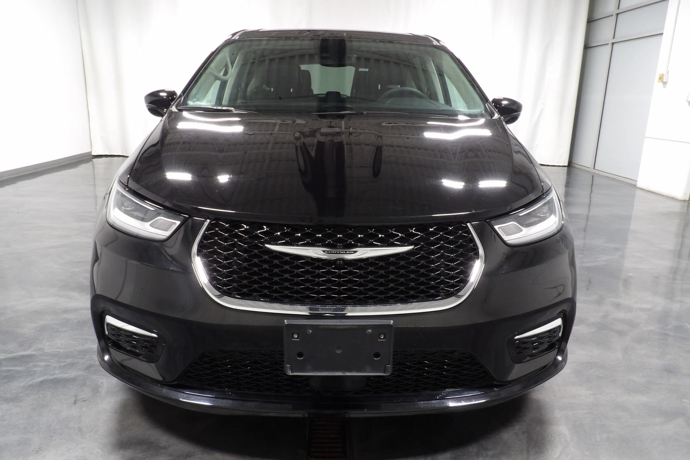 Used 2024 Chrysler Pacifica Limited FWD image 4