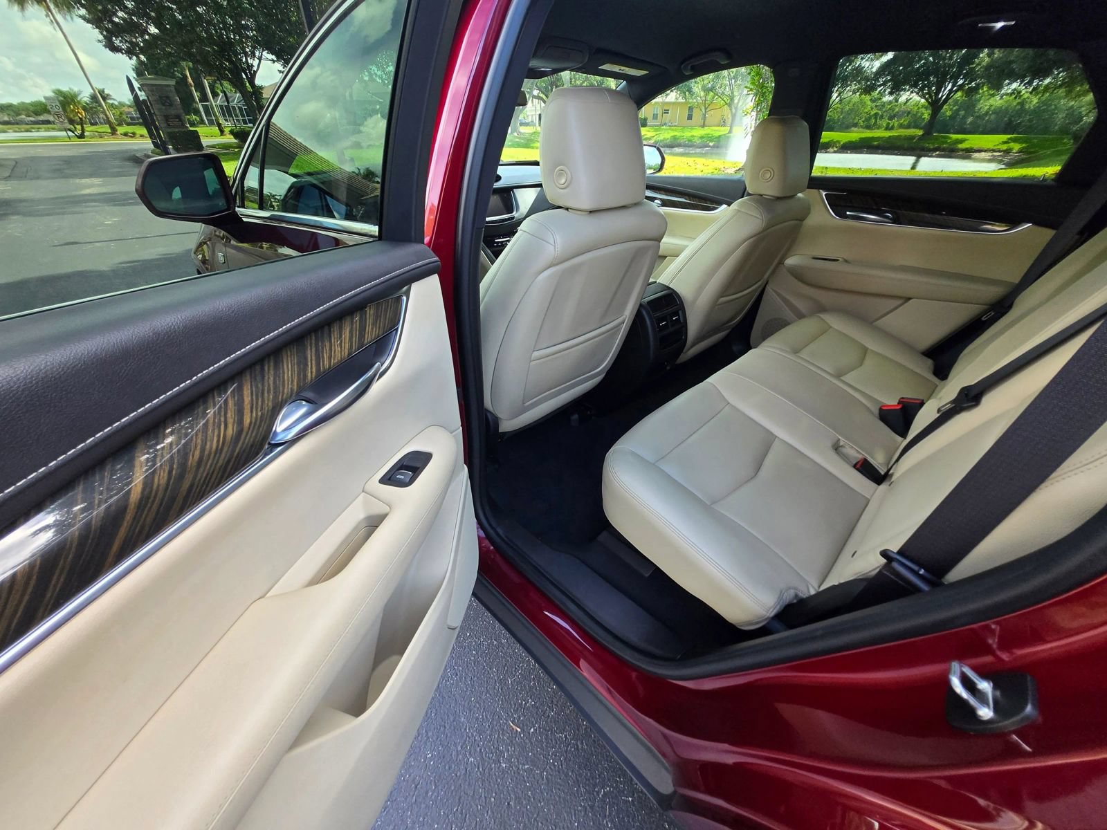 Used 2017 Cadillac XT5 FWD image 11