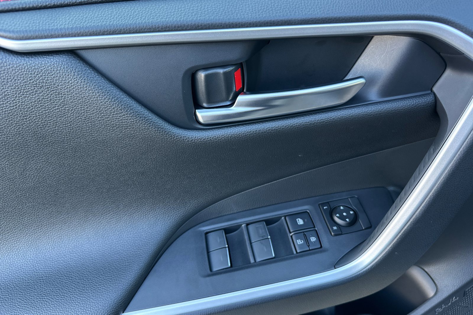 Certified 2025 Toyota RAV4 XSE image 17