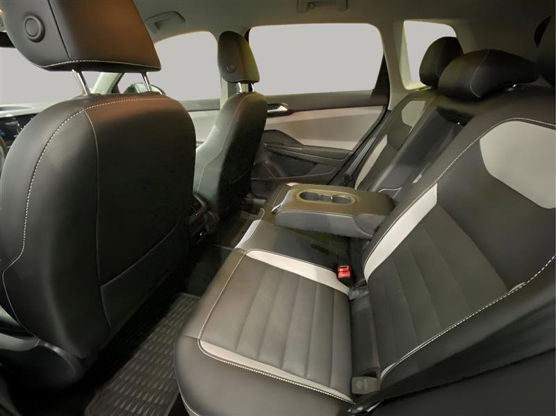 Used 2022 Volkswagen Taos SEL image 12