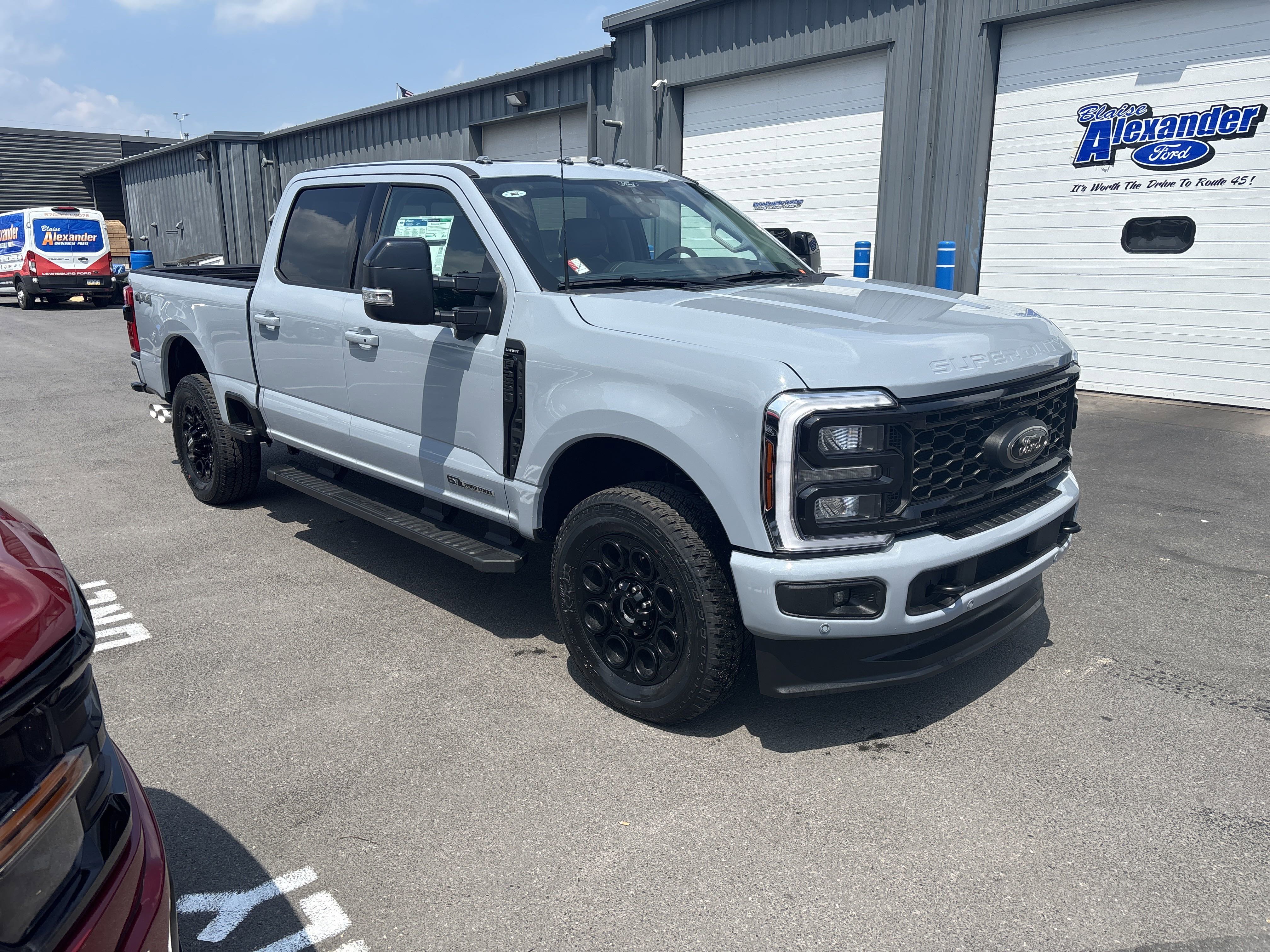 New 2025 Ford F250 Lariat w/ Lariat Ultimate Package