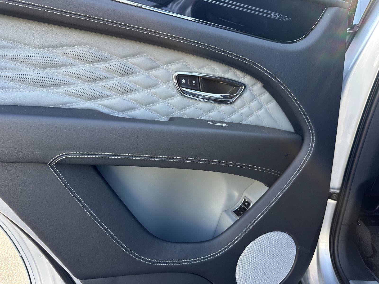 New 2027 Bentley Bentayga AWD/4WD image 26