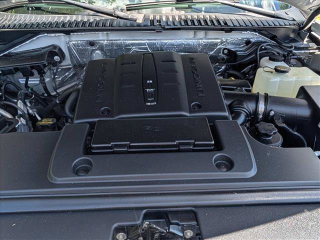 Used 2012 Lincoln Navigator L 4WD image 12
