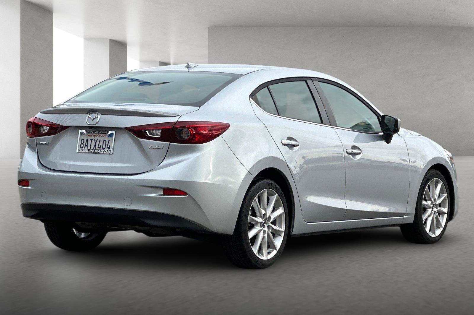 Used 2017 MAZDA MAZDA3 Touring w/ Popular Equipment Package image 4