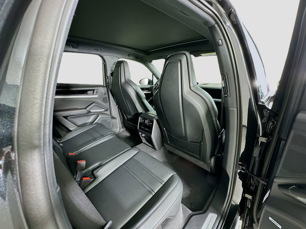 New 2025 Porsche Cayenne image 30