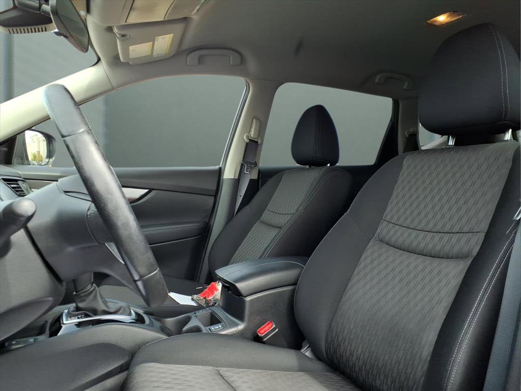Used 2019 Nissan Rogue SV w/ Premium Package image 13
