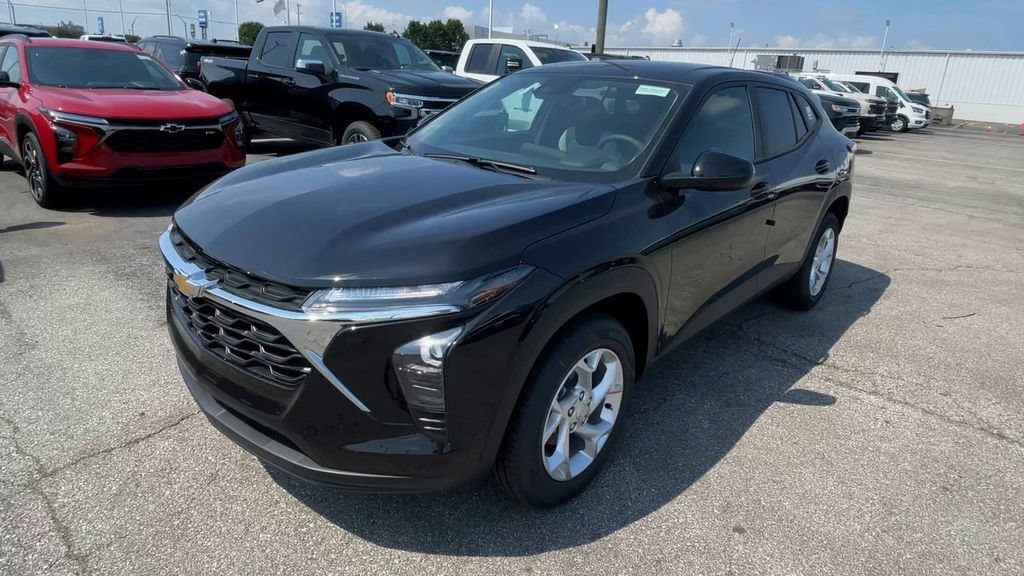 New 2026 Chevrolet Trax LS w/ LS Convenience Package FWD image 6