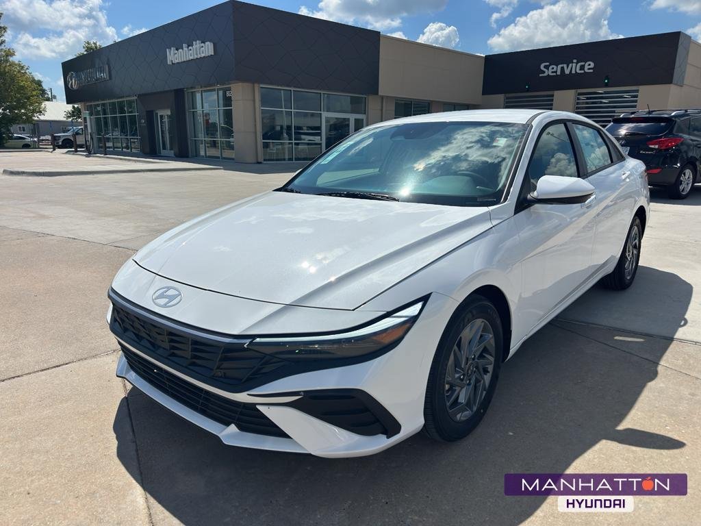 New 2026 Hyundai Elantra Hybrid FWD image 1