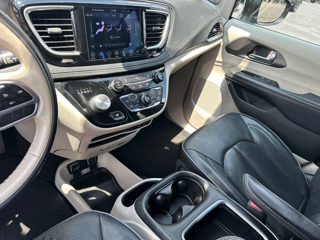 Used 2019 Chrysler Pacifica Limited FWD image 30