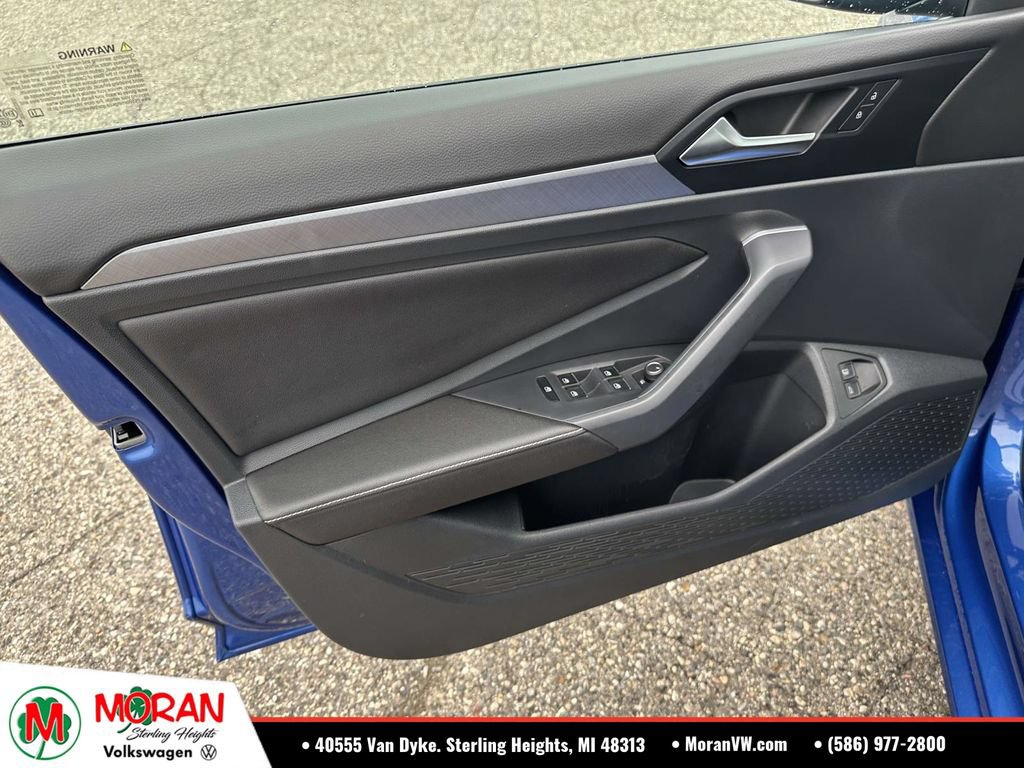 Used 2023 Volkswagen Jetta SE w/ Panoramic Sunroof Package FWD image 16