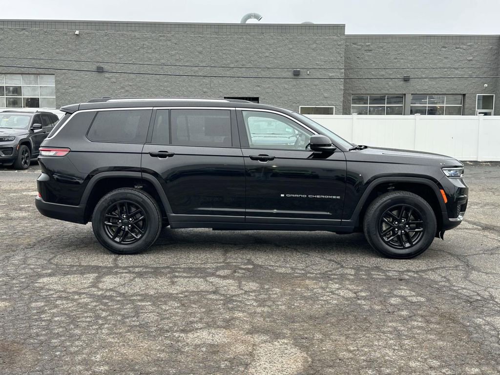 Used 2023 Jeep Grand Cherokee L Laredo w/ Luxury Tech Group I image 2