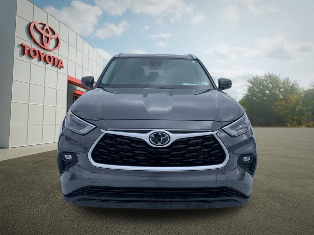 Used 2023 Toyota Highlander XLE image 8
