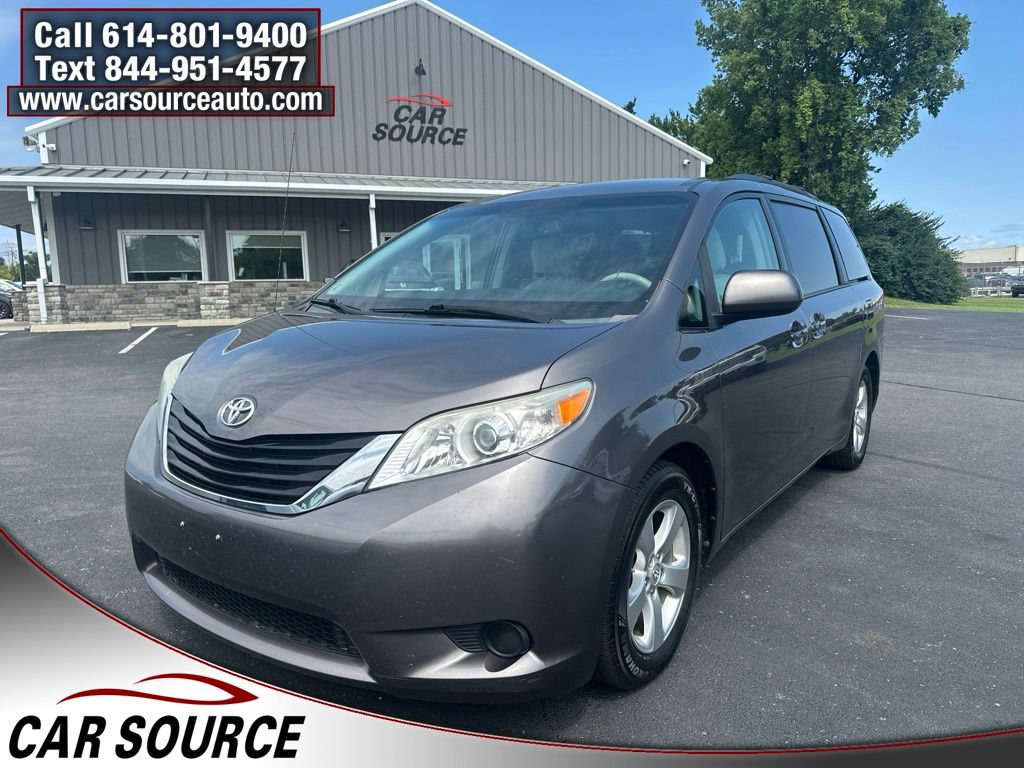Used 2013 Toyota Sienna LE w/ Towing Pkg FWD image 1